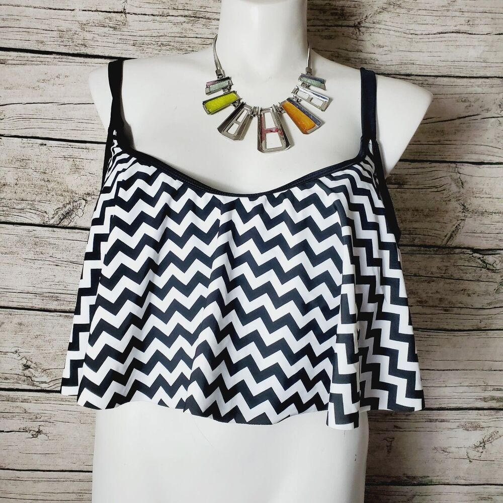 TORRID Black and White Zigzag Crop Top SWIM TOP  chevron Print Size 5X